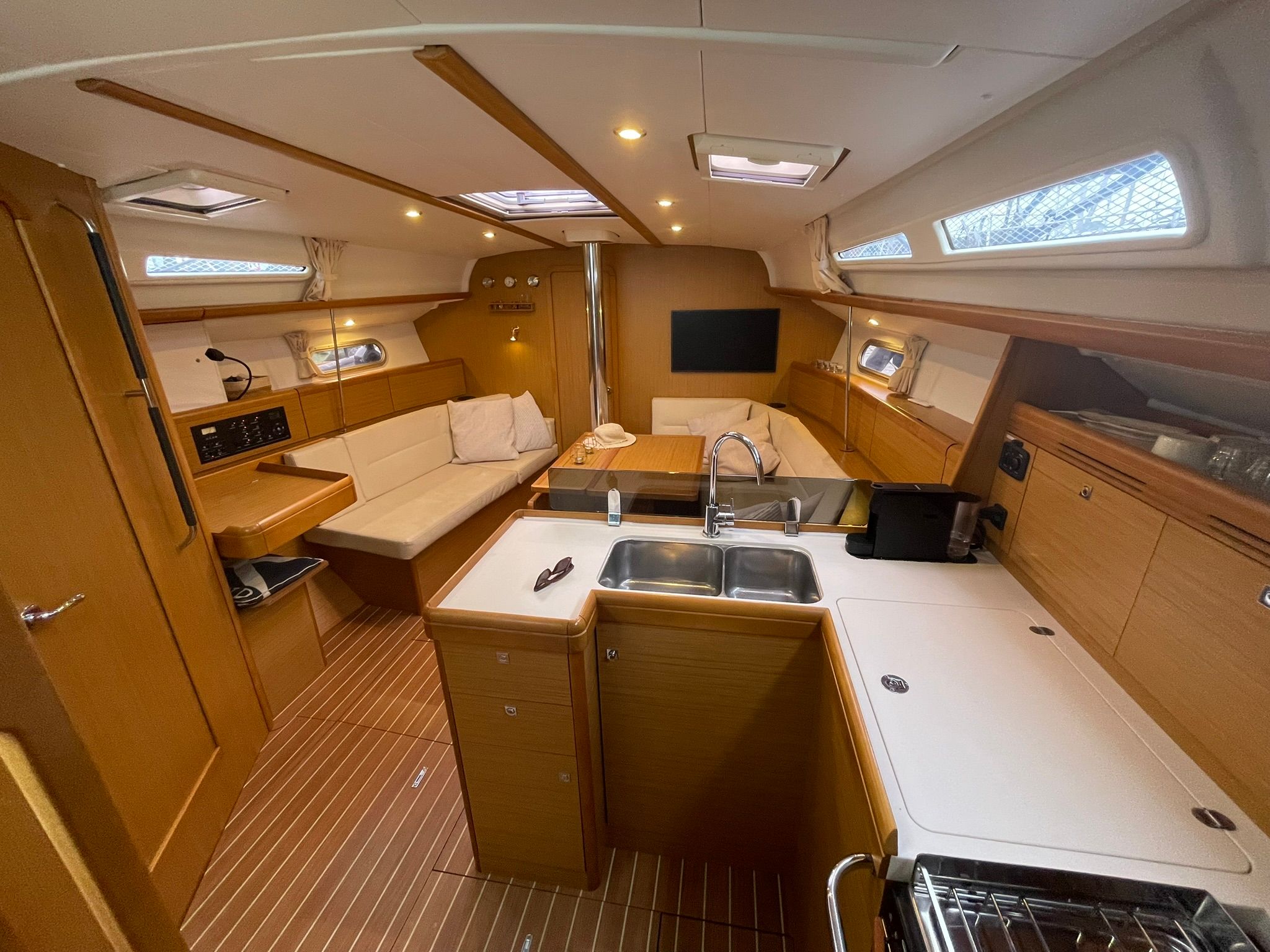 2010 Jeanneau Sun Odyssey 42i