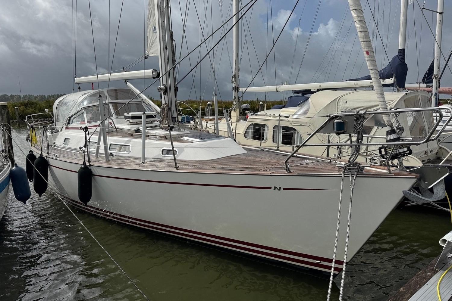 Najad 380 2006 Najad 380 sailboat docked, featuring sleek design and white hull with red accents.