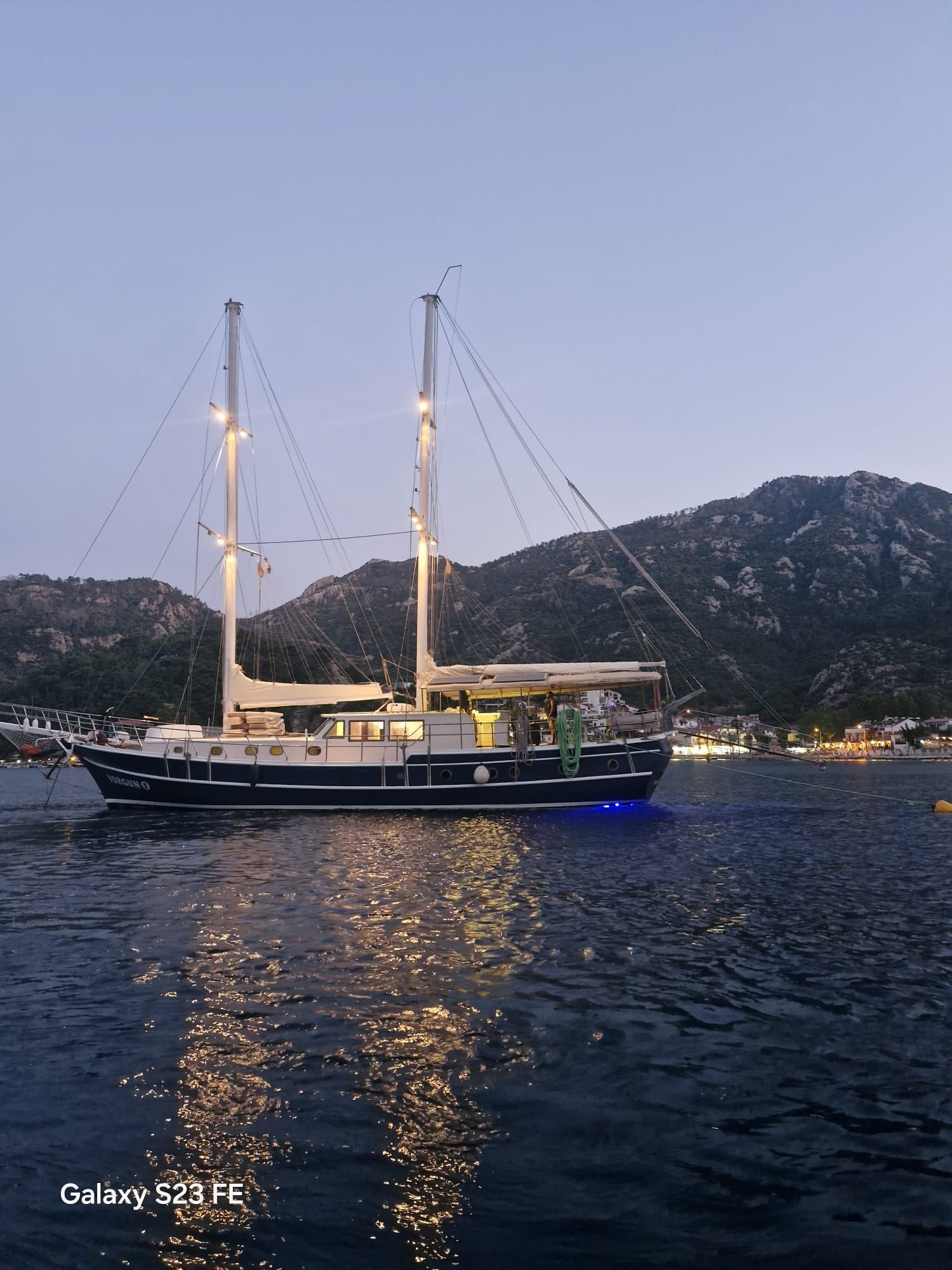 2005 Ketch Mahogany with 6 cabins
