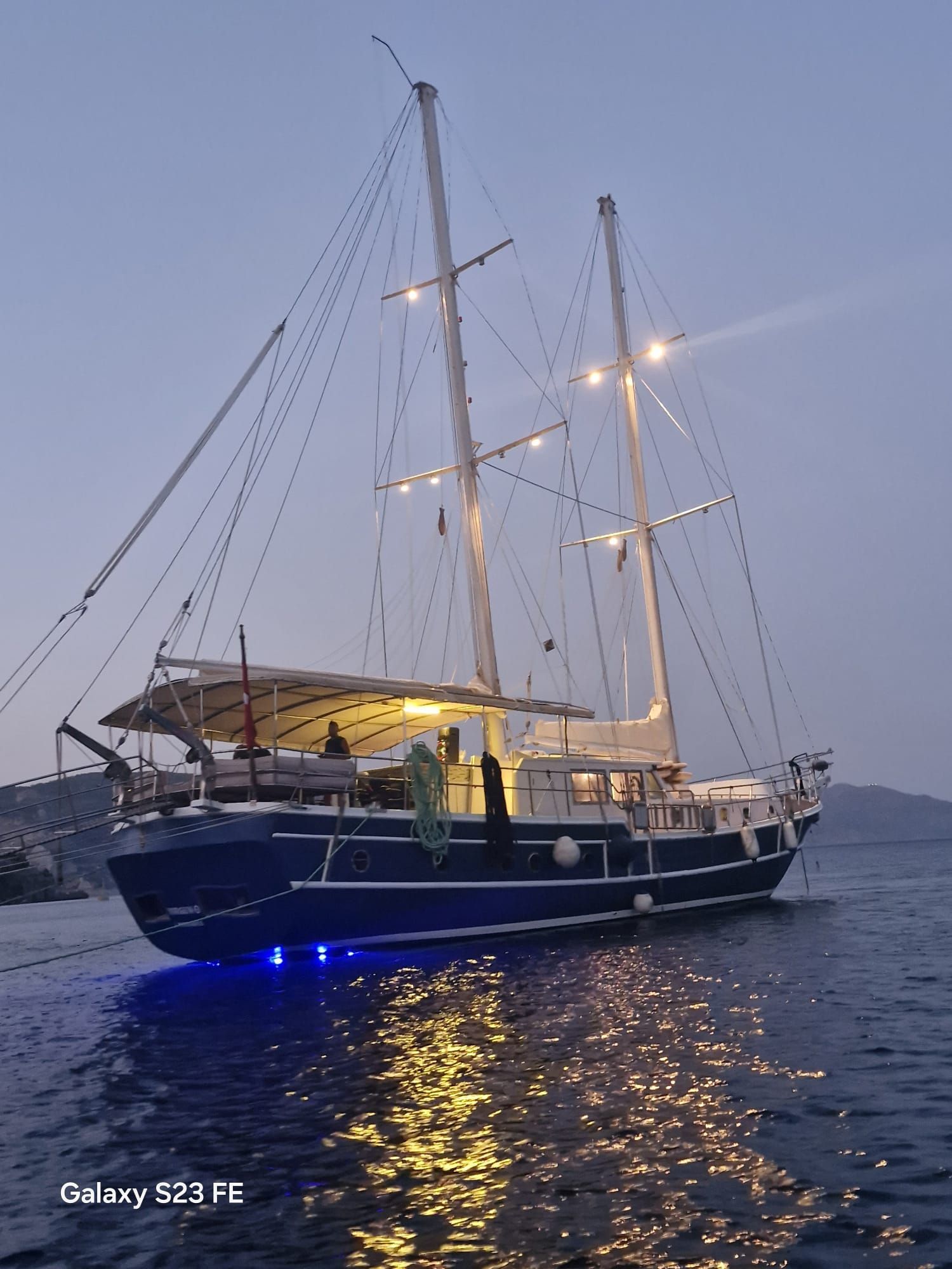 2005 Ketch Mahogany with 6 cabins