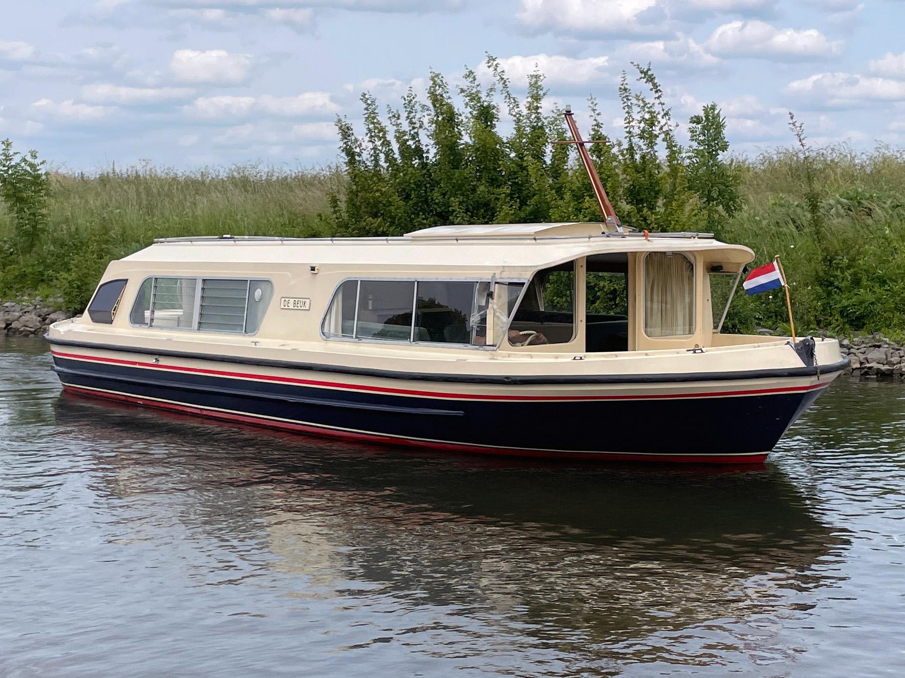 1970 Houseboat Bermuda 34