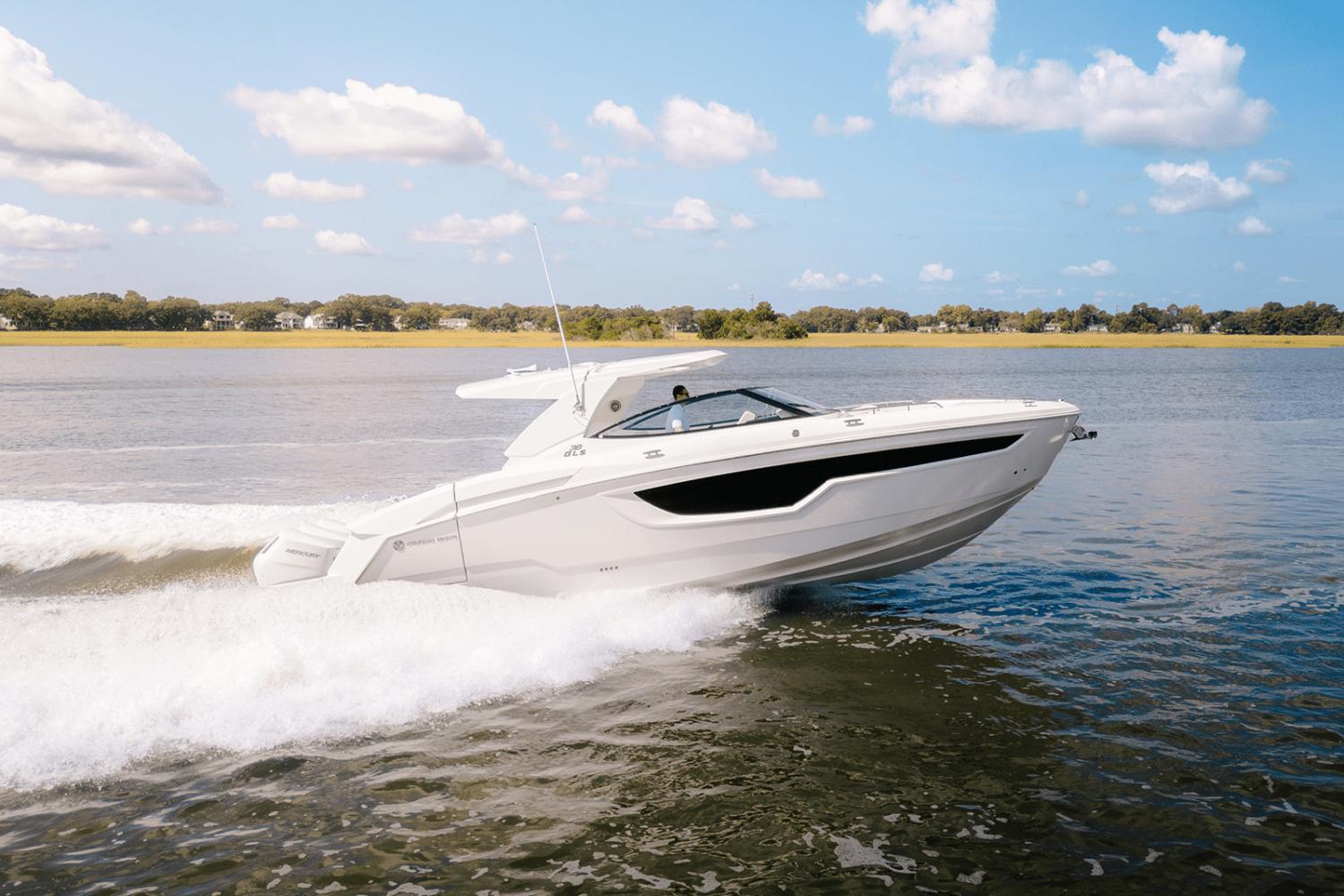 2025 Cruisers Yachts 38 GLS Outboard