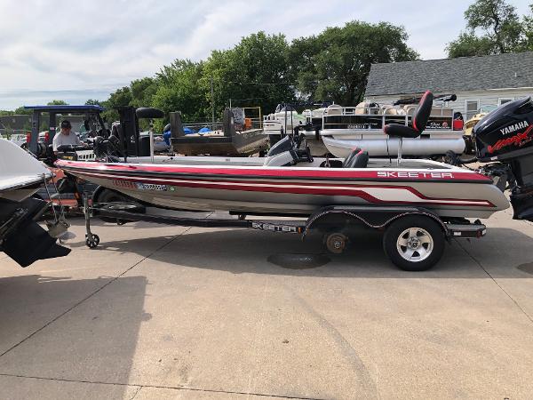 2004 Skeeter ZX225 Bass Boat Seats