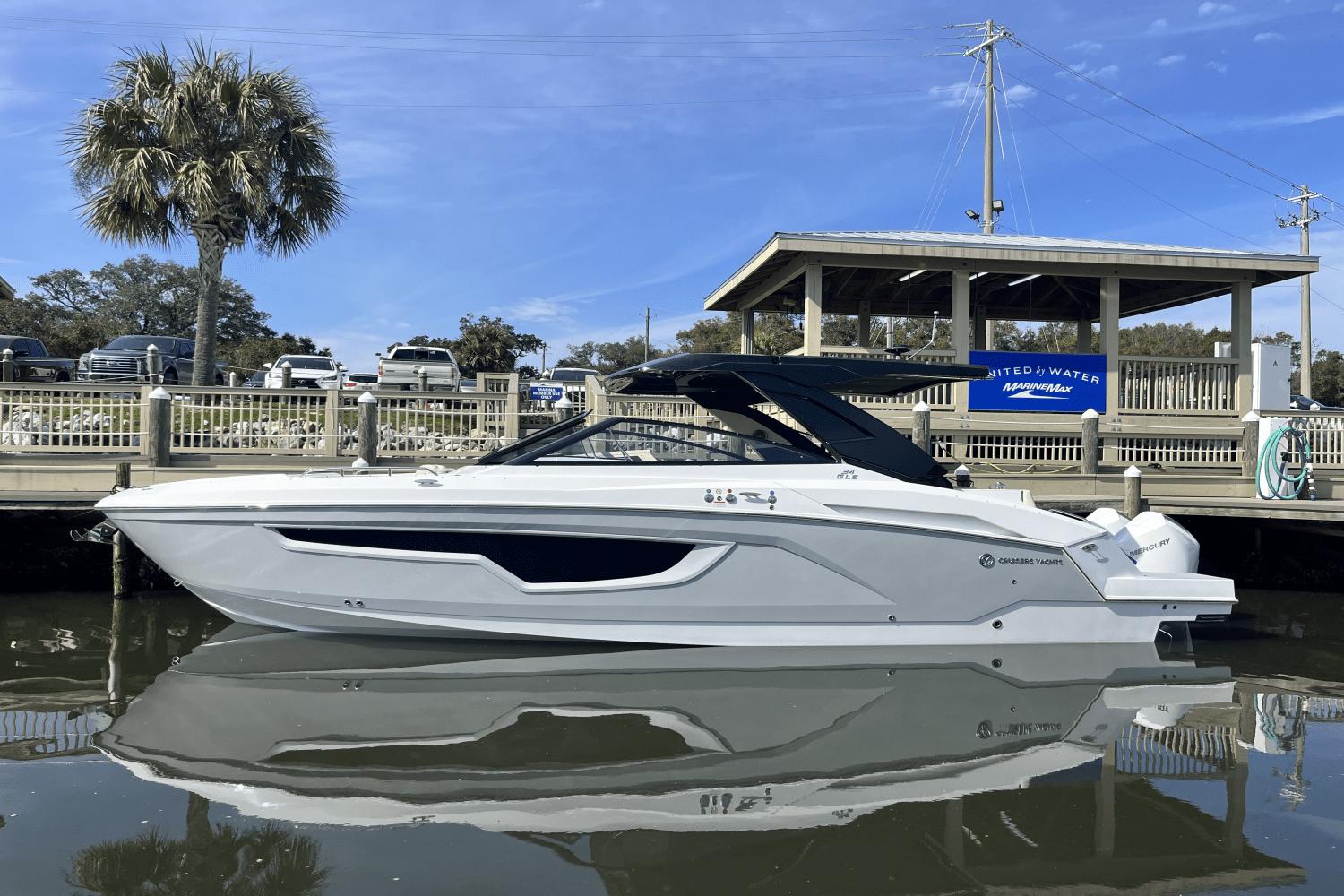 2025 Cruisers Yachts 34 GLS Outboard