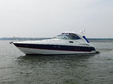 2005 Cruisers Yachts 500 Express