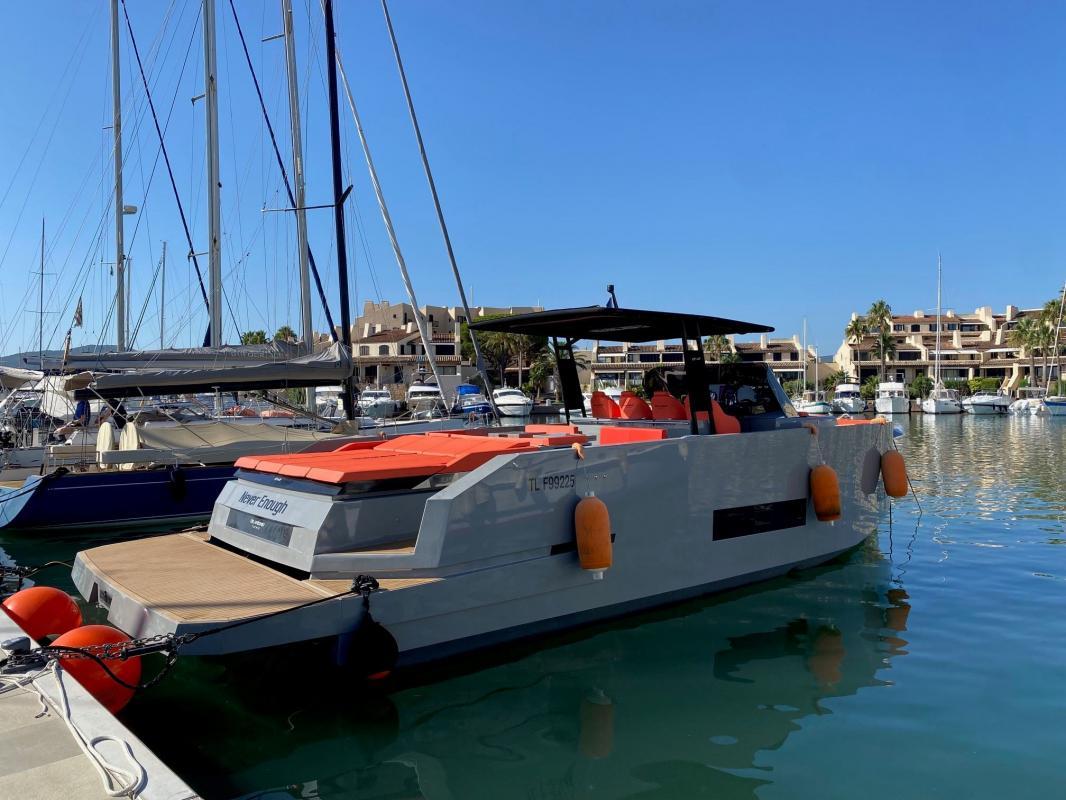 2020 De Antonio Yachts D42 Open