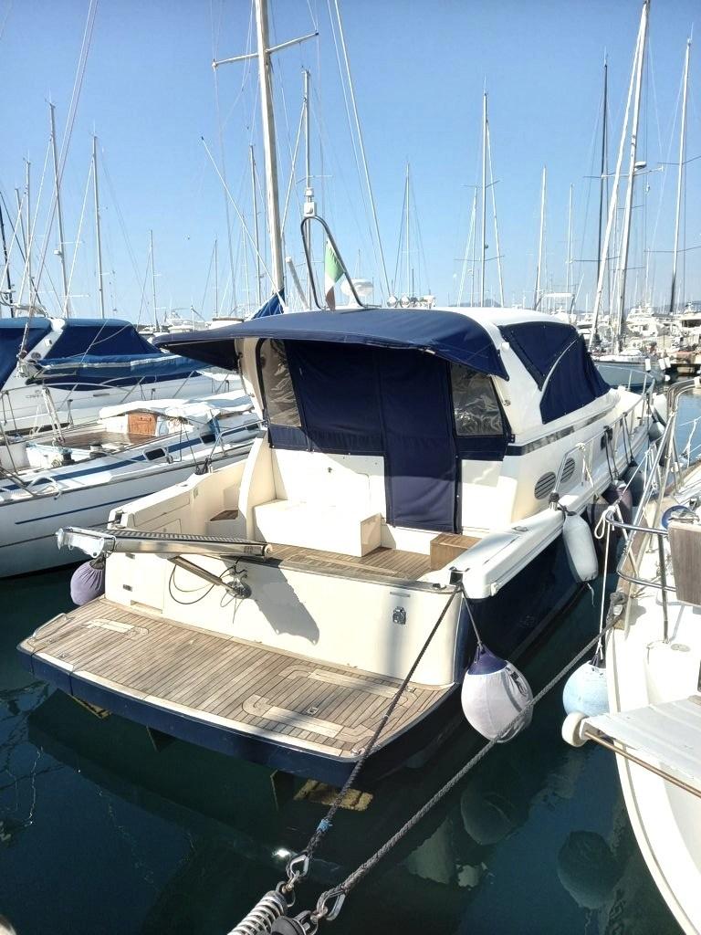 2003 Custom Cayman 38 WA