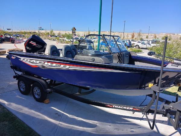 Tracker Targa V-18 WT 2024 Tracker Targa V-18 WT boat on trailer, parked outdoors.