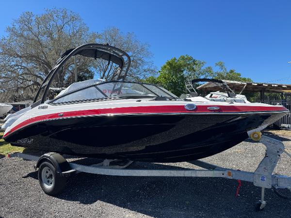 2025 Yamaha Boats AR195