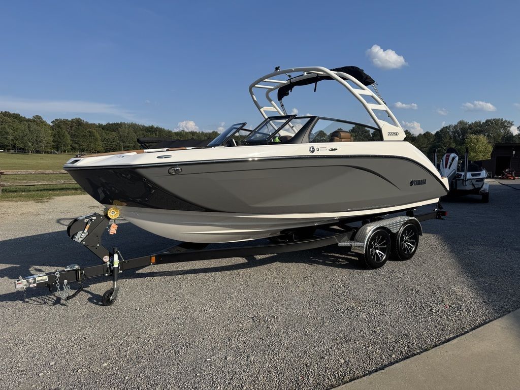 2025 Yamaha Boats 222SD
