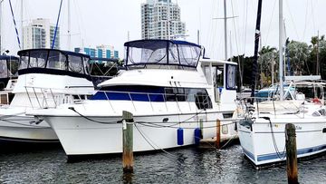 1995 Carver 440 Aft Cabin Motor Yacht