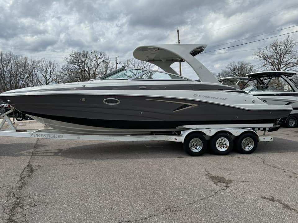 2024 Crownline E305