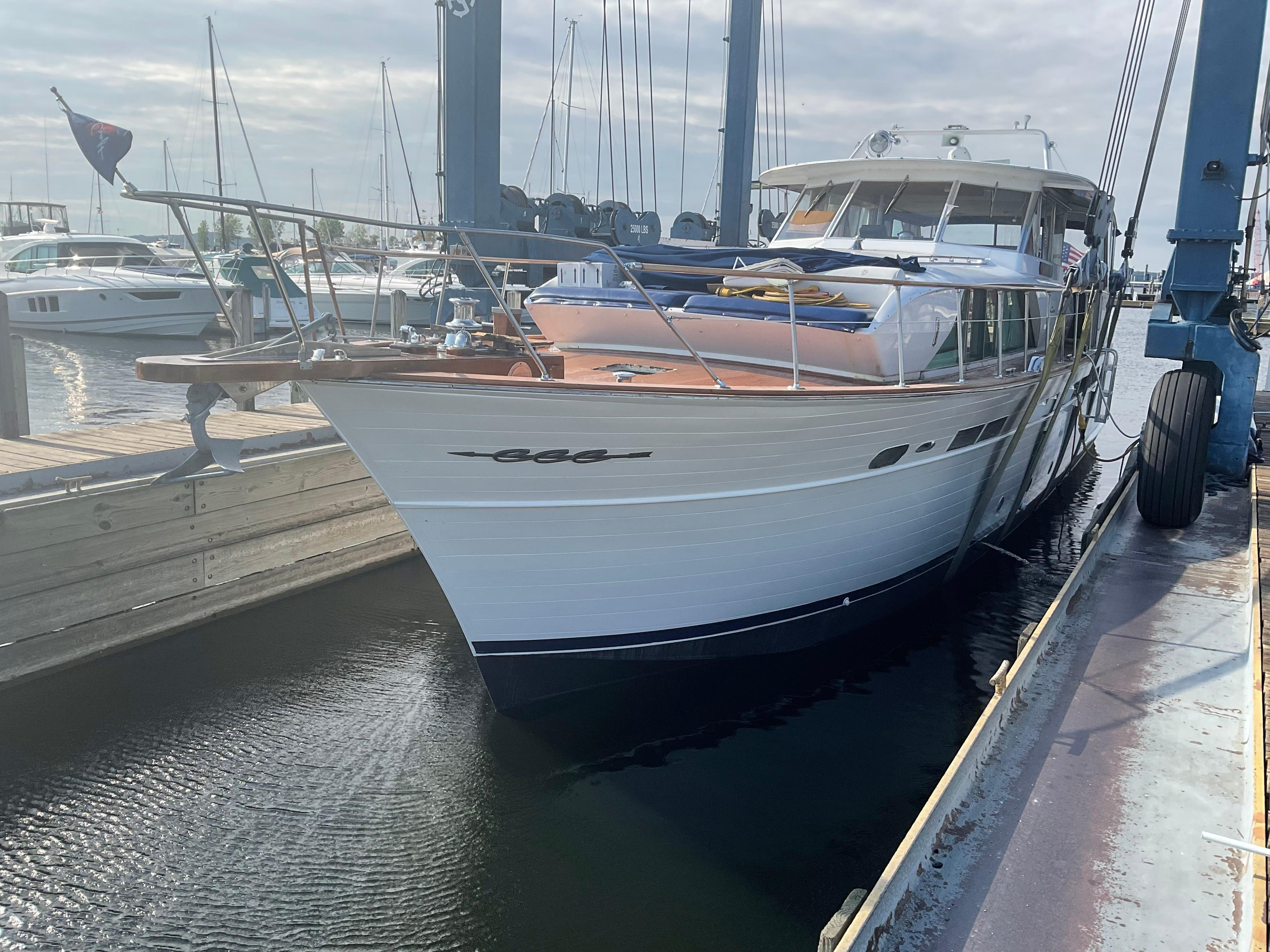 1968 Chris-Craft Constellation