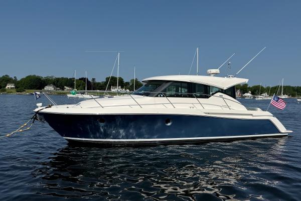 2017 Tiara Yachts 39 Coupe