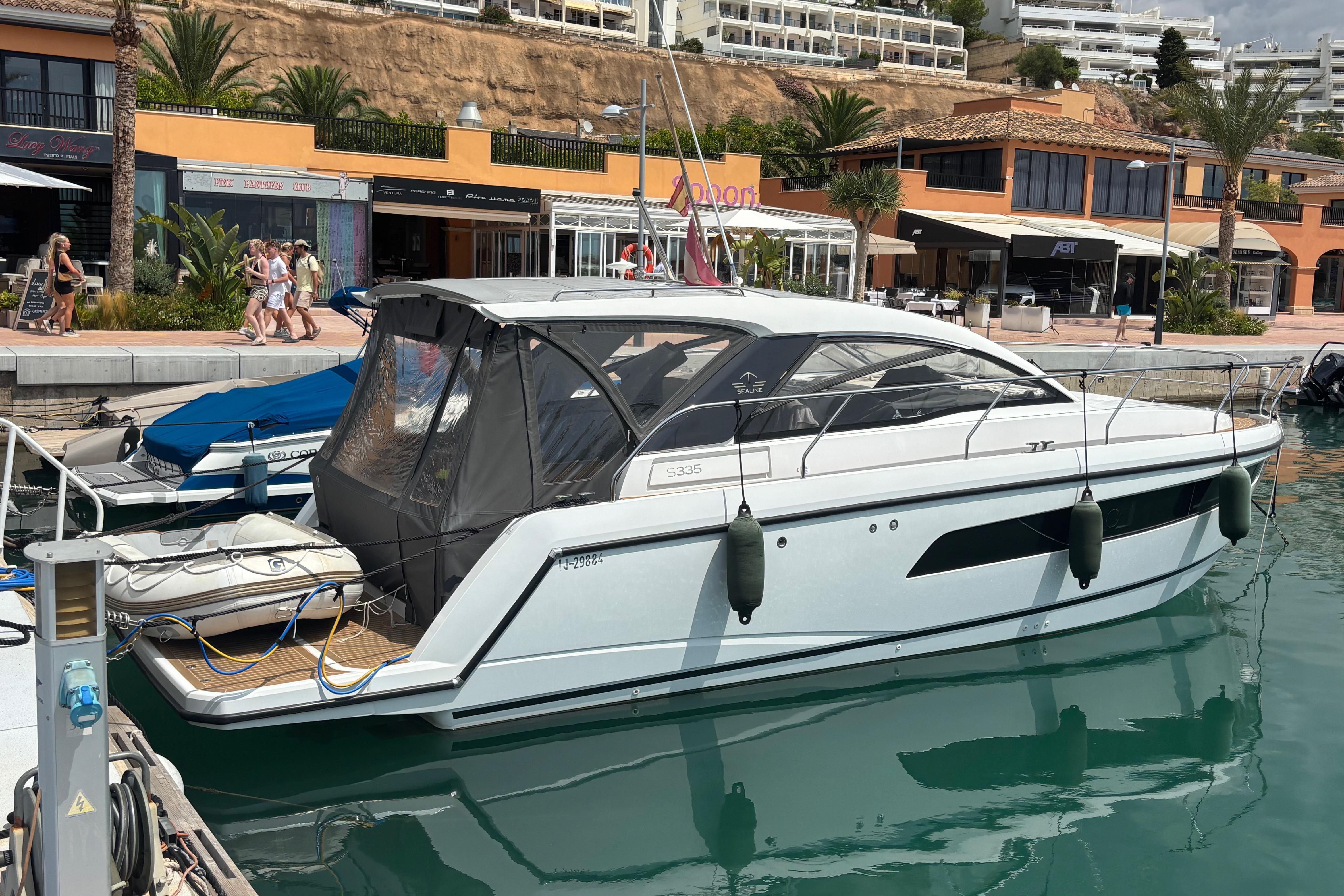 2022 Sealine S335