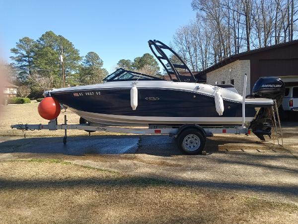 2019 Sea Ray 19SPXOB