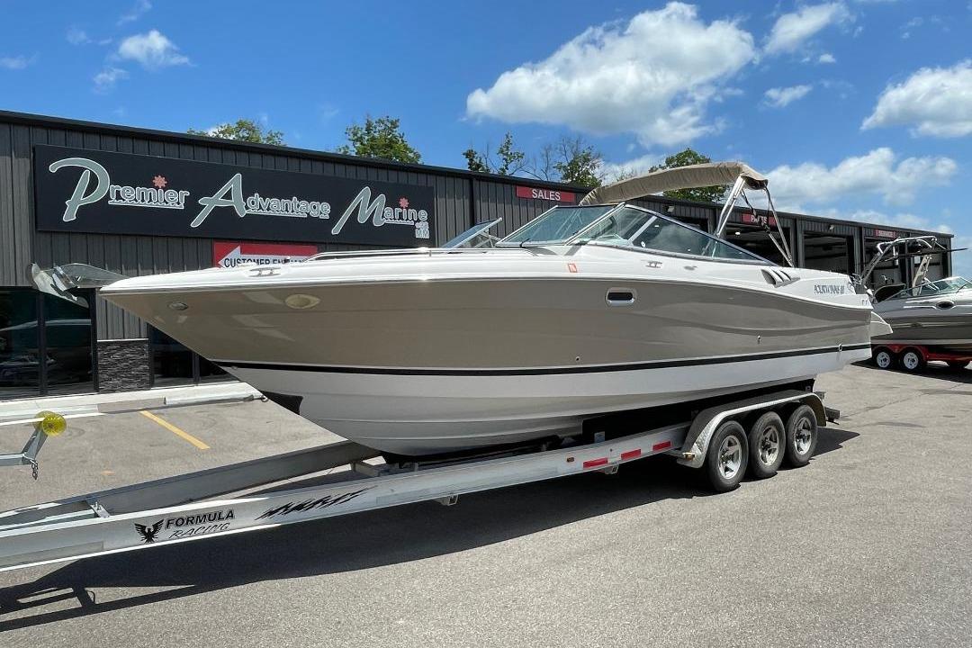 Four Winns 290 Horizon 2006 Four Winns 290 Horizon boat on trailer at Premier Advantage Marine dealership.