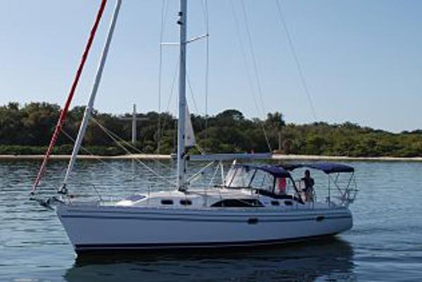 Catalina 385 Manufacturer Provided Image