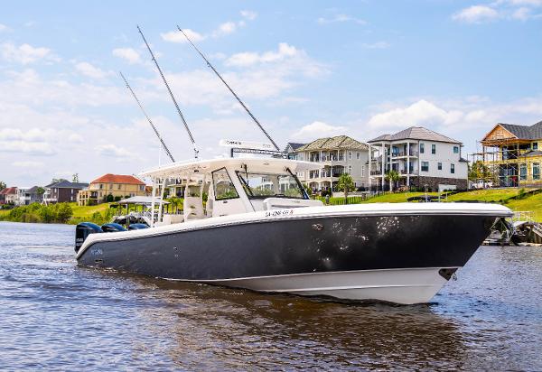 Everglades 435 Center Console 2018 Everglades 435 Center Console boat on a scenic river near waterfront homes.
