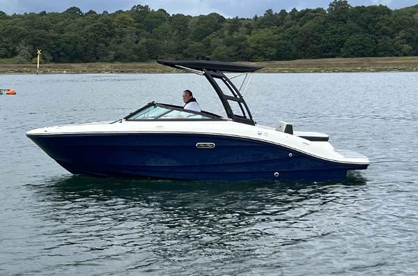 Sea Ray SPX 210