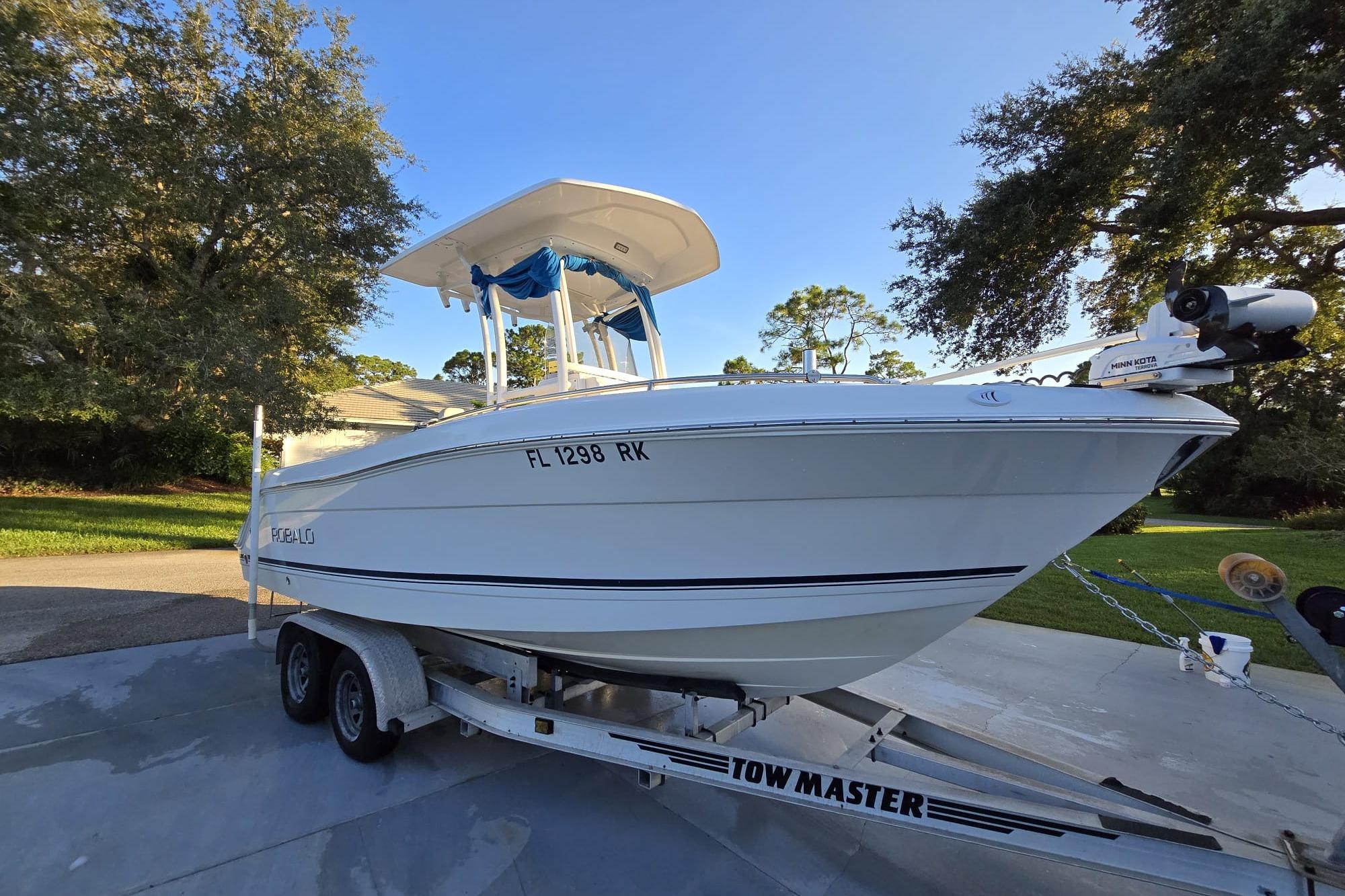 2017 Robalo R222 Center Console