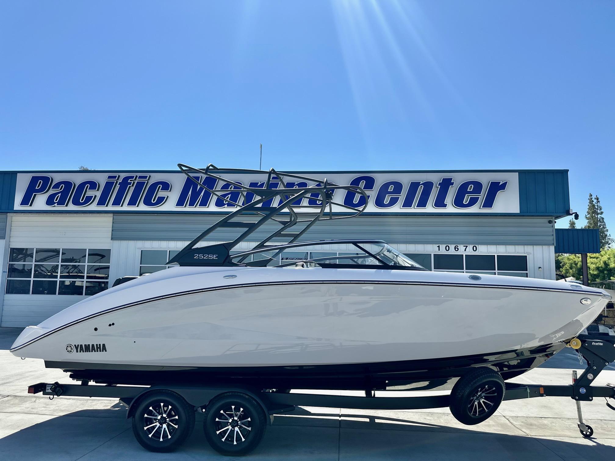 Yamaha Boats 252SE w/ Twin 1.8L