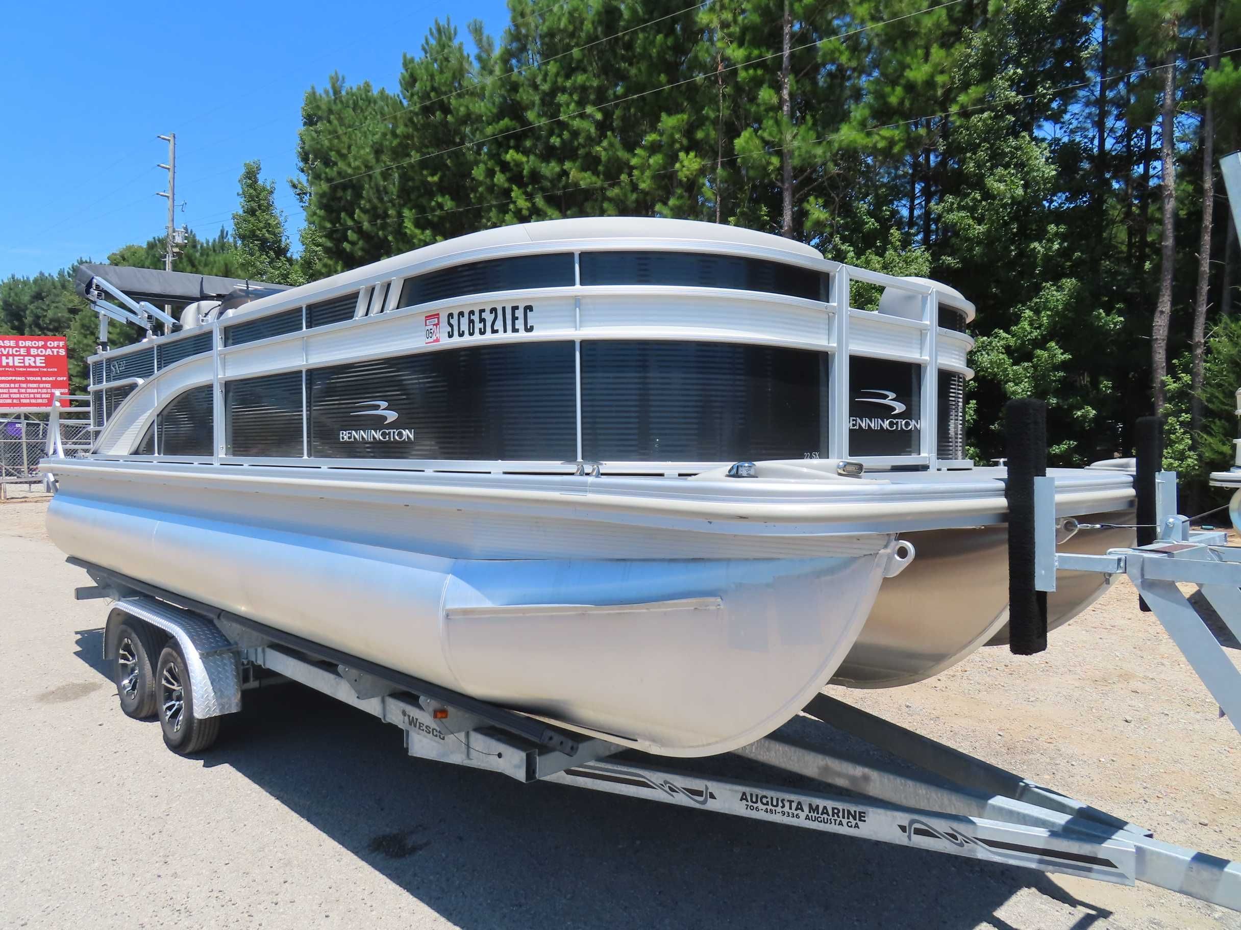 Bennington SX22