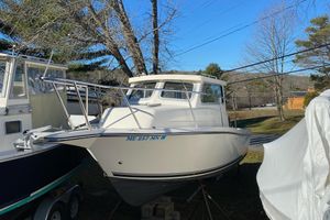 Defiance Admiral 250 EX 2023 Defiance Admiral 250 EX boat on display outdoors.