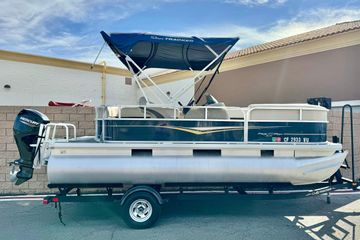 2021 Sun Tracker Party Barge 18 DLX