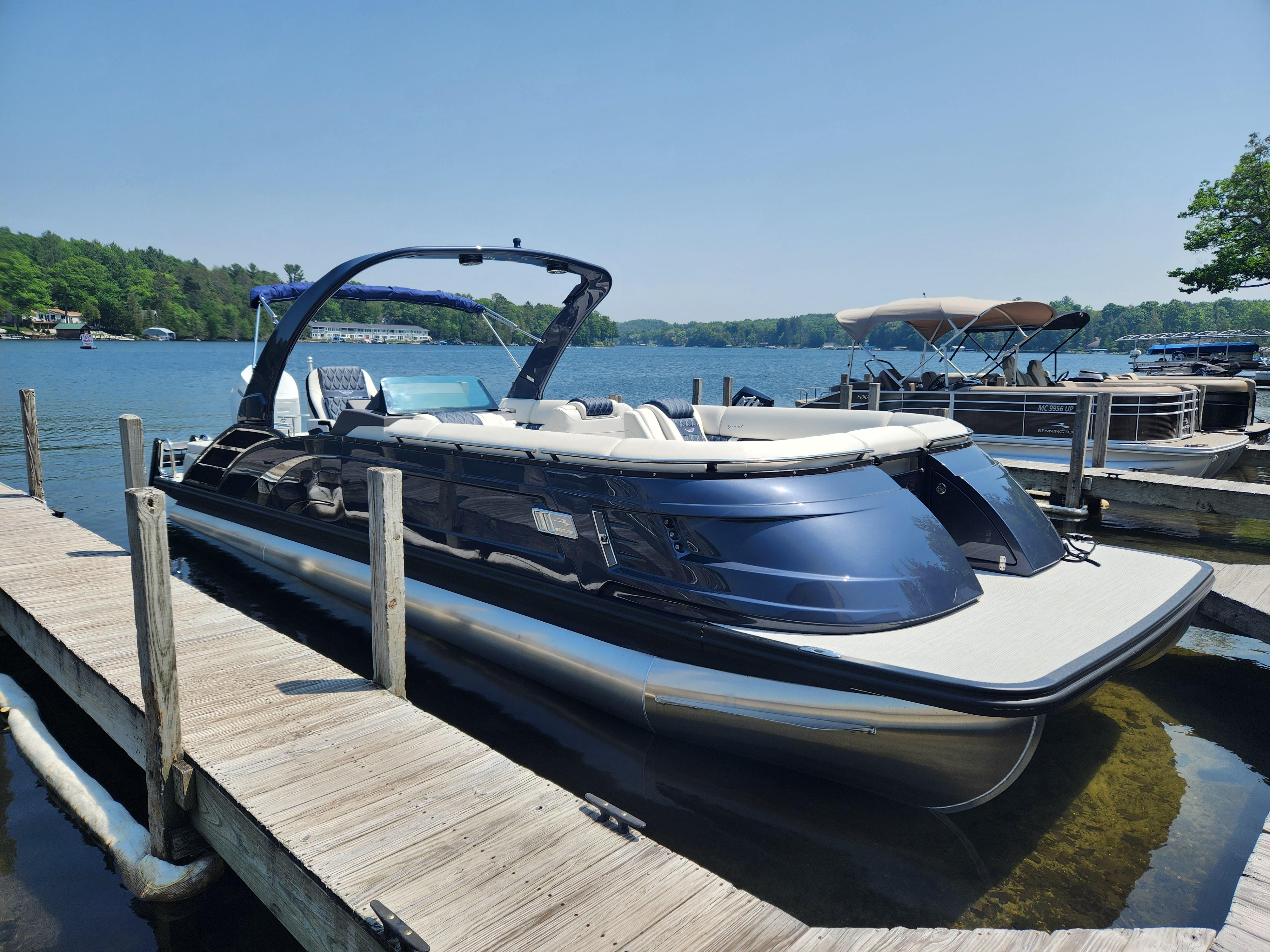 2025 Bennington Marine LLC 28QXSBAX1SR