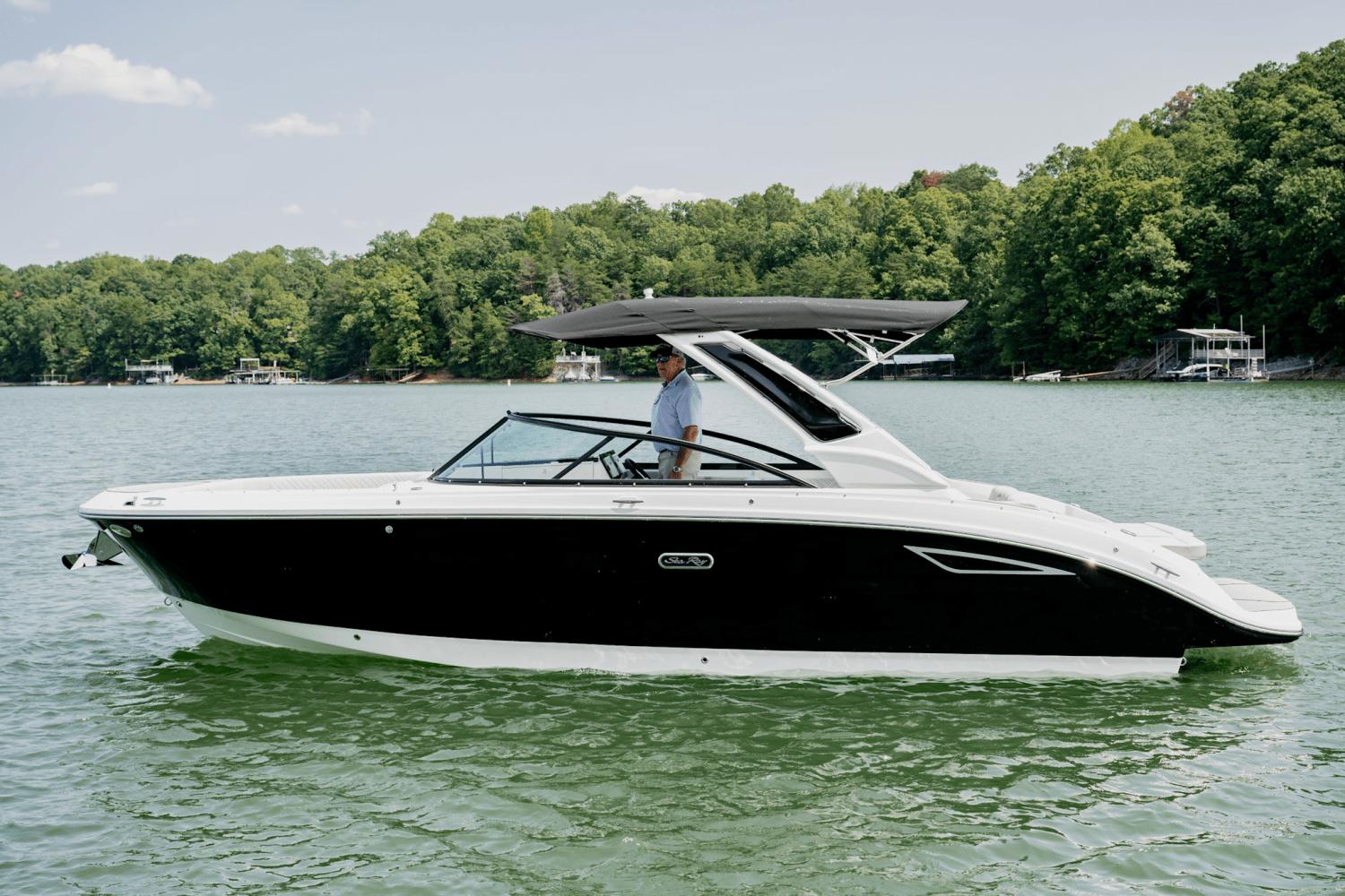 2025 Sea Ray SDX 270