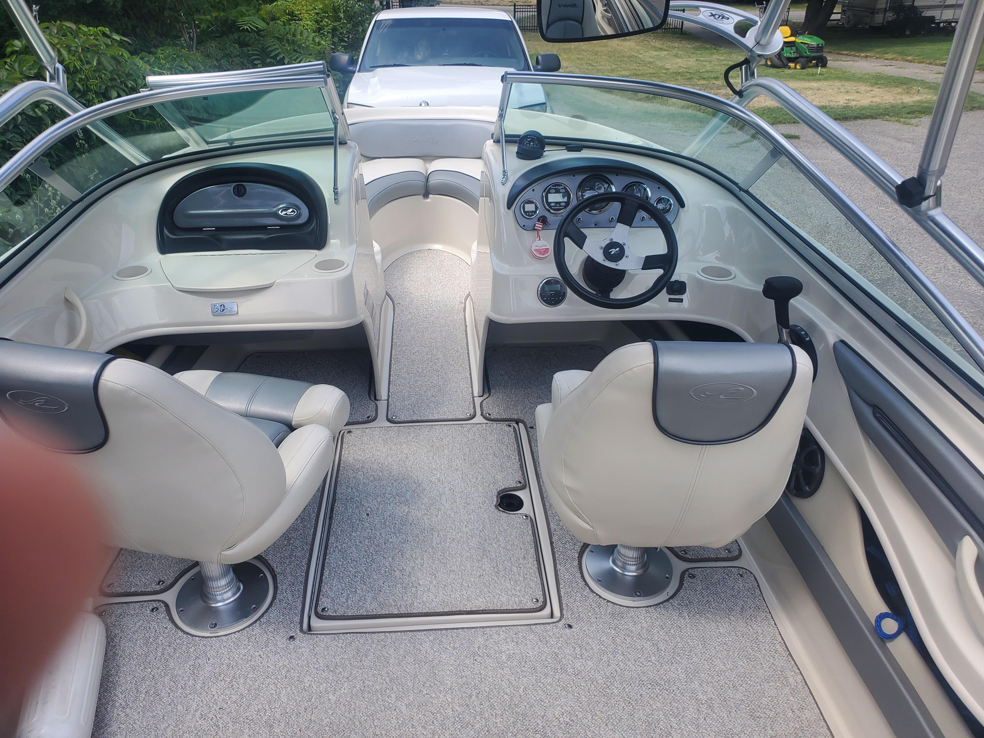 2009 Sea Ray 205