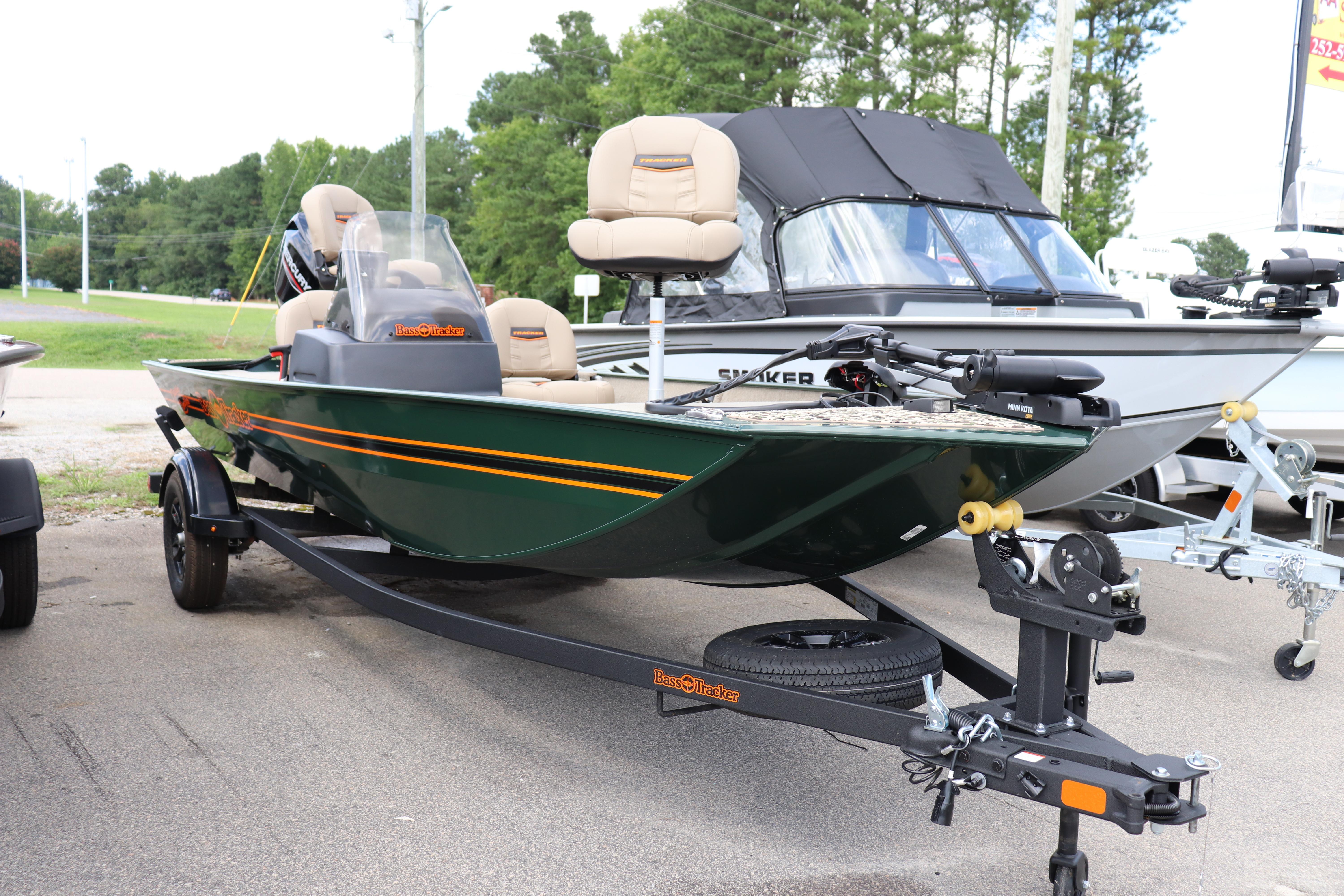 Tracker Bass Tracker Classic Limited 2026 Tracker Bass Tracker Classic Limited boat on trailer, parked outdoors.