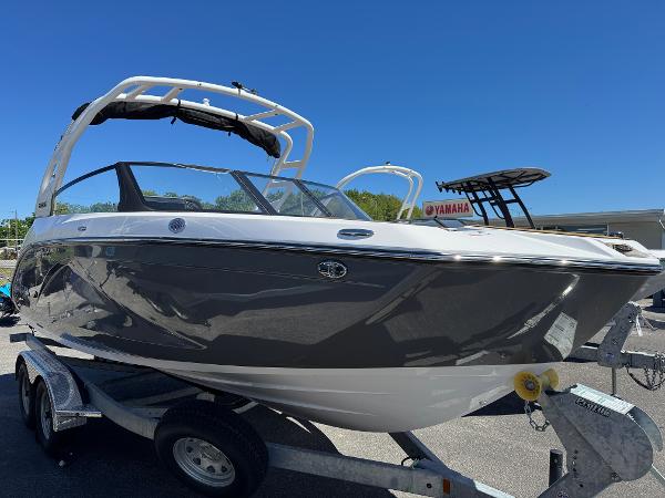 2025 Yamaha Boats 222SD