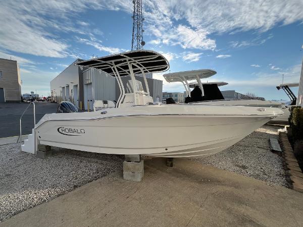 2025 Robalo R200 Center Console
