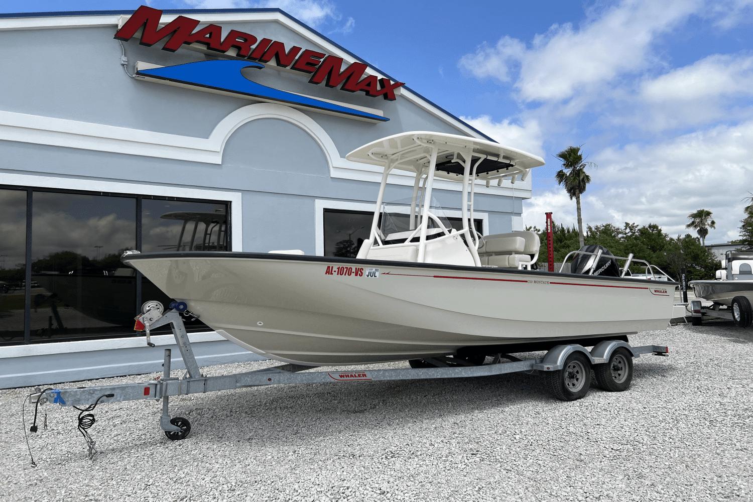 Boston Whaler 210 Montauk
