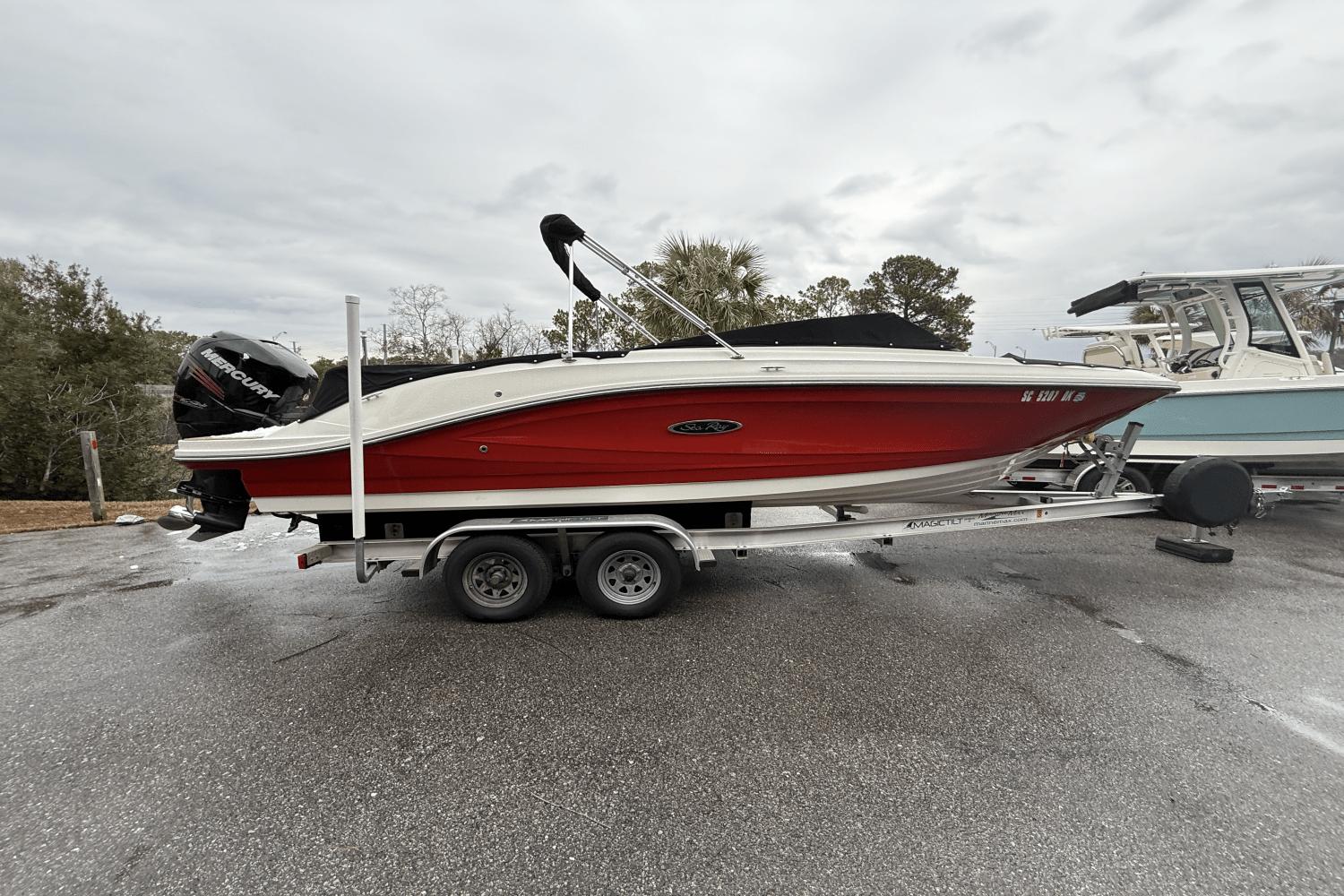 2018 Sea Ray 230 SPX