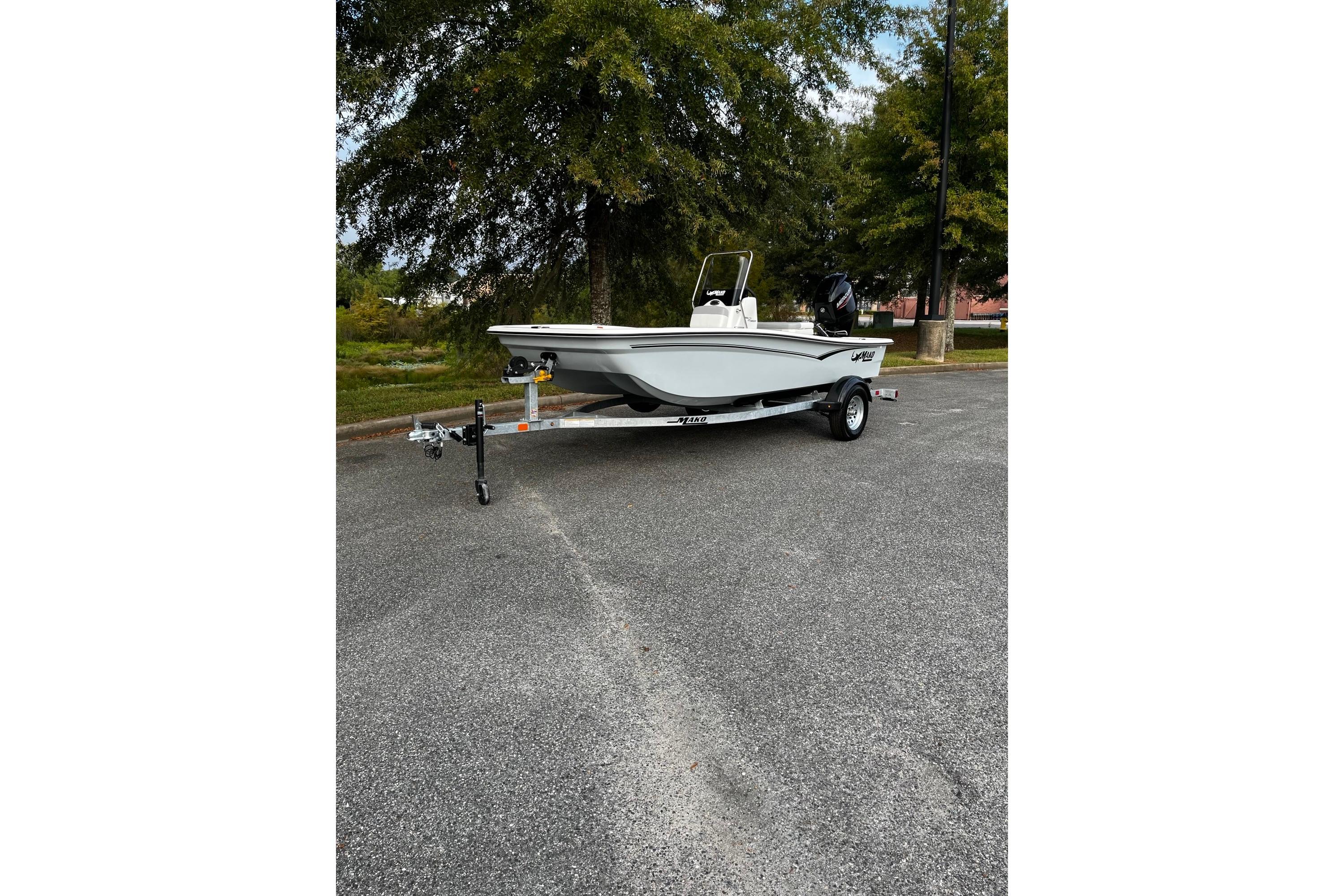 Mako Pro Skiff 15 CC 2026 Mako Pro Skiff 15 CC boat on trailer, parked outdoors.
