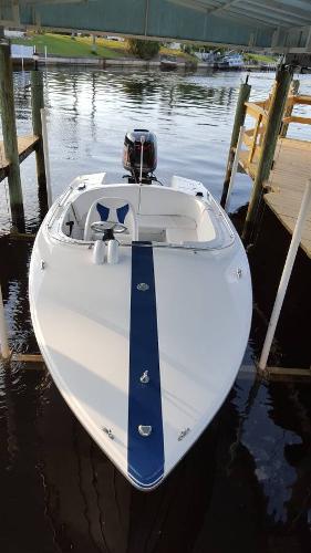 Donzi Sweet 16 Baby Top view from bow to stern