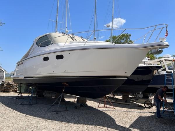 Tiara Yachts 3900 Sovran 2008 Tiara Yachts 3900 Sovran on dry dock for maintenance.
