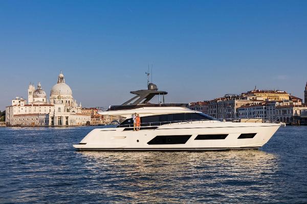 2025 Ferretti Yachts 670