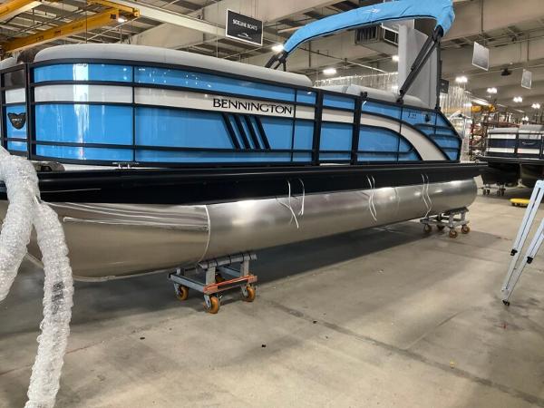 Bennington 22 LSB