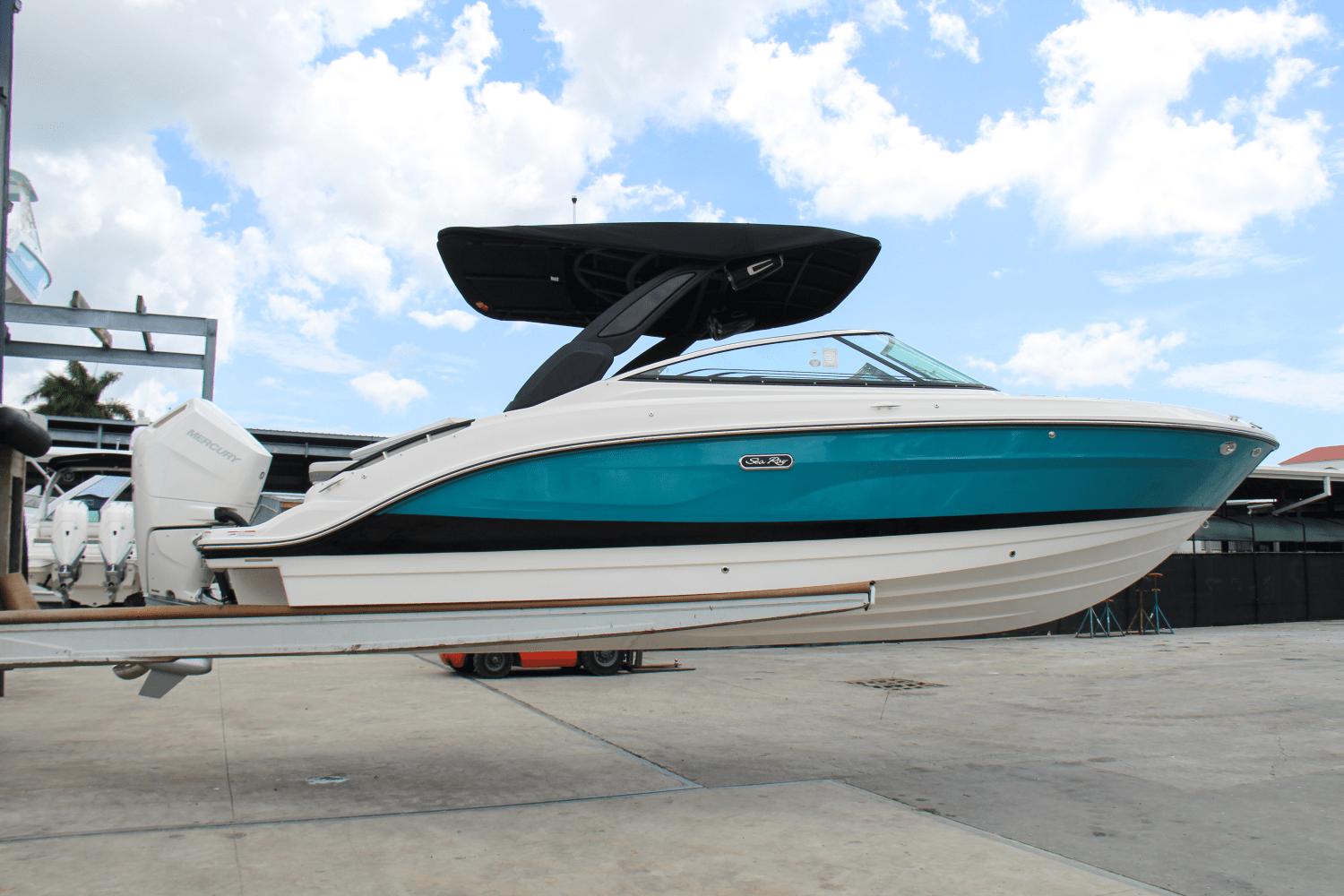 2025 Sea Ray SLX 260 Outboard