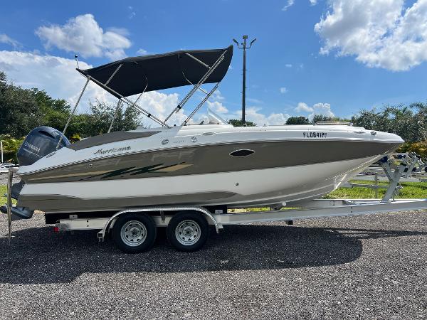 2011 Hurricane SUNDECK SPORT 220