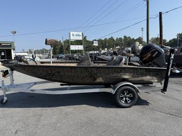 2026 Xpress Hyper-Lift Bass Series H17