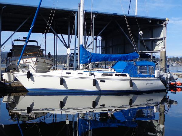 Catalina MK-l Double cabin 1991 Catalina MK-l Double Cabin sailboat docked in marina, reflecting on calm water.