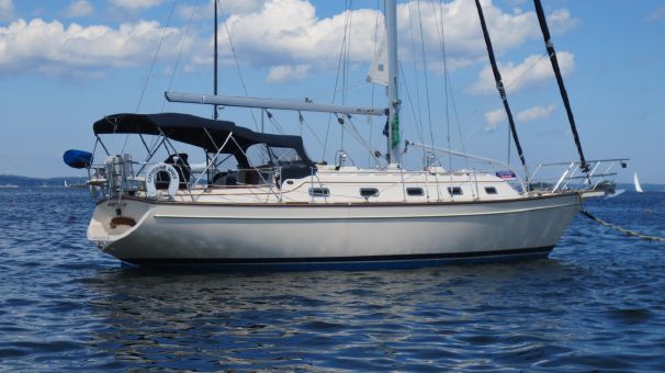 Perry Design Review:  Island Packet 38