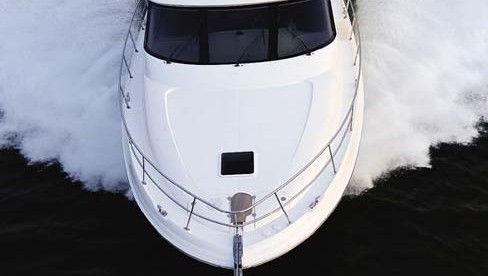 Sea Ray 540 Cockpit Motoryacht: Pushing Plush