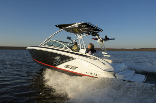 Cobalt 232WSS. Watersports Cool. Runabout Handy.
