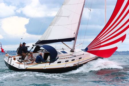 Mystery 35: Classic Looks, Fast Foils 